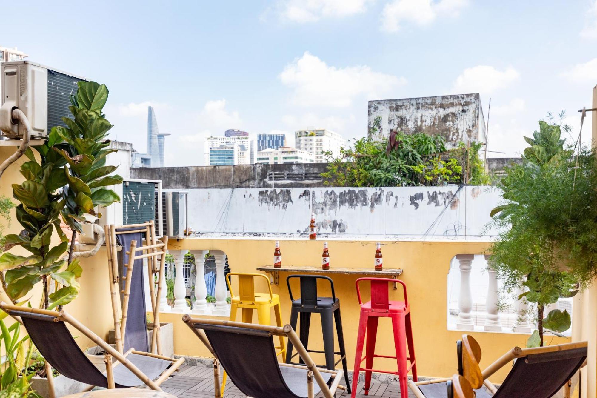 Nhà trọ Saigon Authentic - Daily Walking Morning Tour, Fresh Daily Breakfast, Gym & Rooftop Billiard *