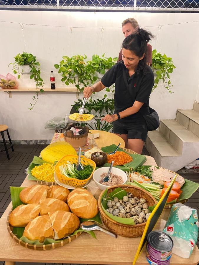 Saigon Authentic - Signature Walking Neighborhood & Tour, Cooking Class, Fresh Breakfast, Gym & Rooftop Billiard Nhà trọ *