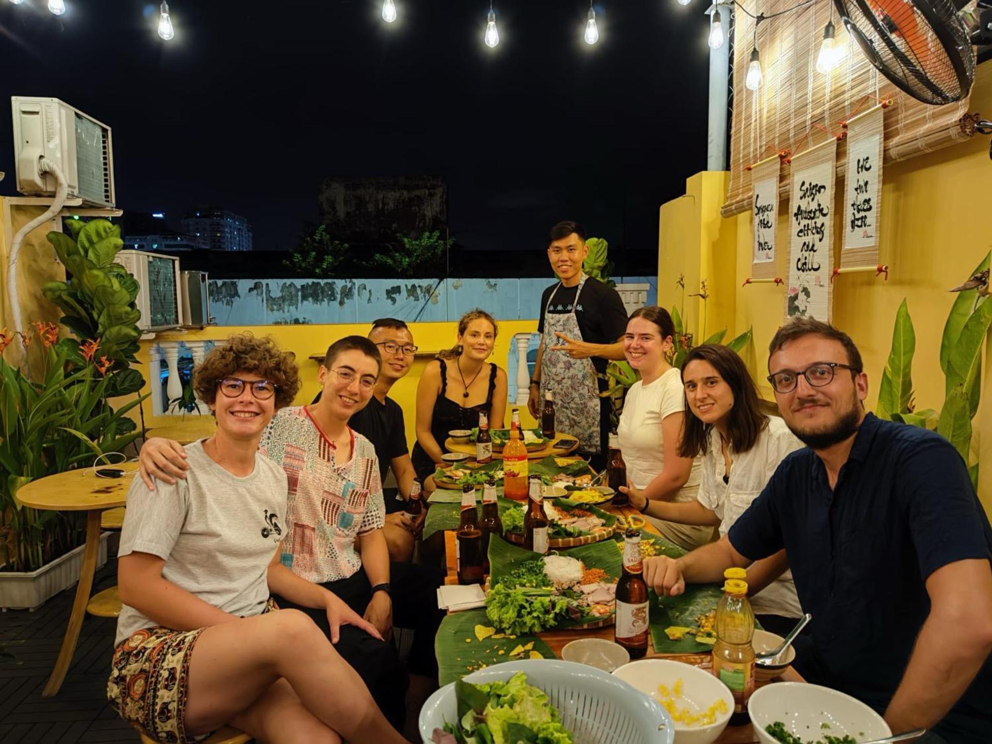 Saigon Authentic - Signature Walking Neighborhood & Tour, Cooking Class, Fresh Breakfast, Gym & Rooftop Billiard Nhà trọ TP. Hồ Chí Minh